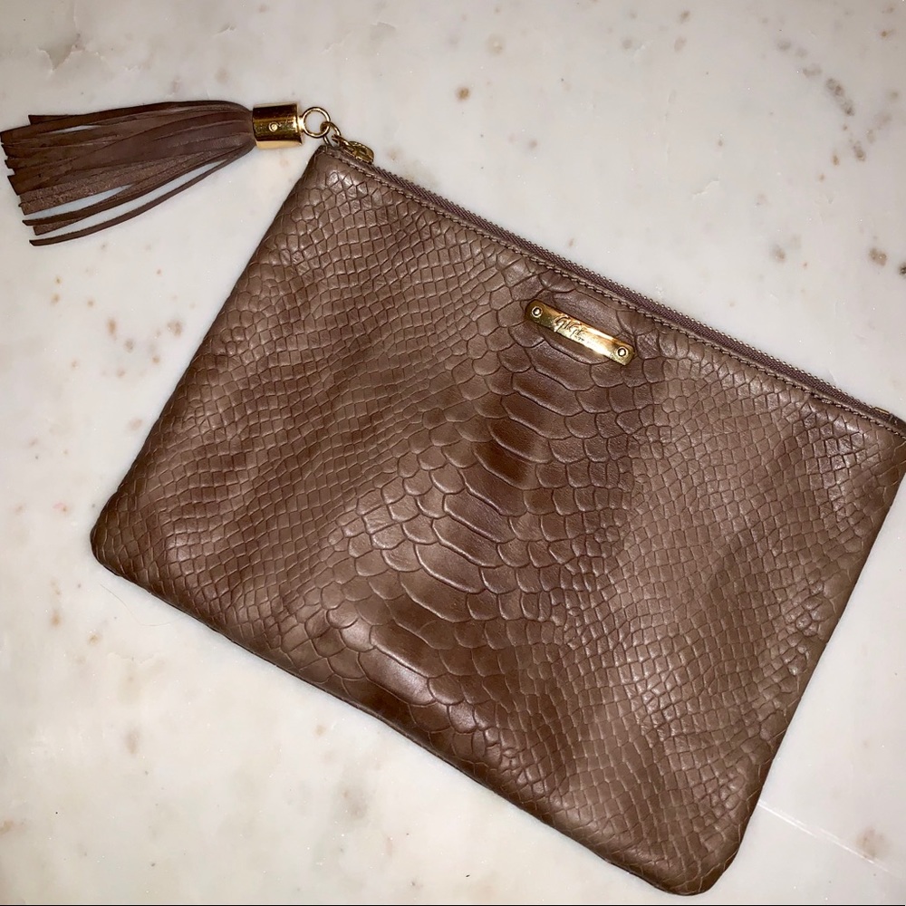 GiGi New York clutch